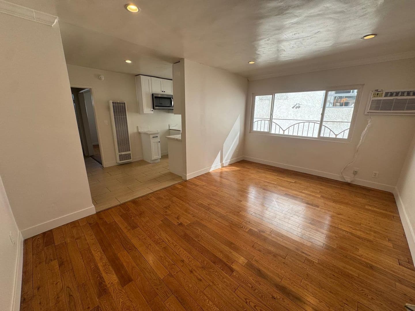 Los Angeles Apartment: 6701 Fountain Ave.