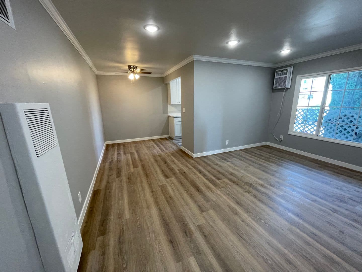 Los Angeles Apartment: 5853 Lexington Ave.