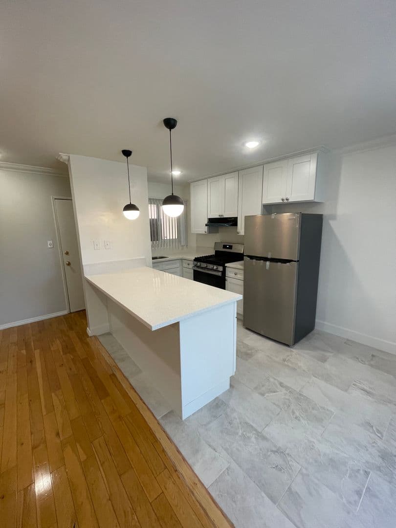 West Hollywood Apartment: 1050 N. Ogden Dr.