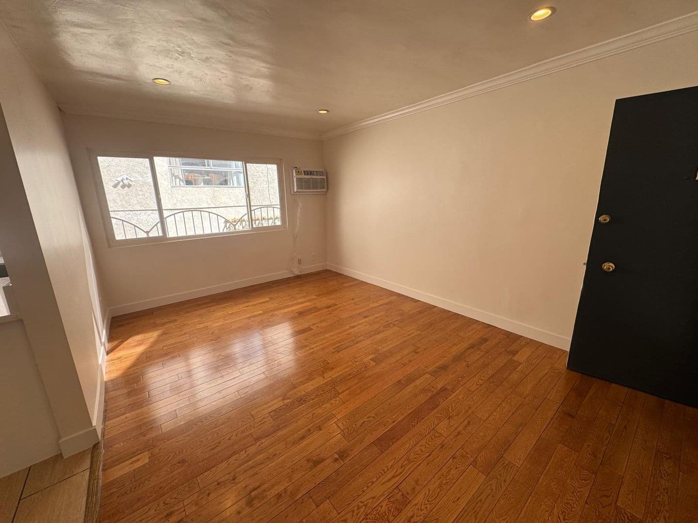 Los Angeles Apartment: 6701 Fountain Ave.