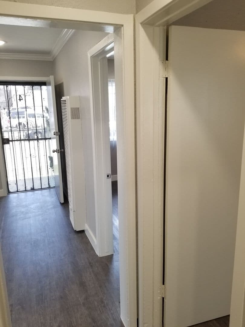Los Angeles Apartment: 3451 Florence Ave.