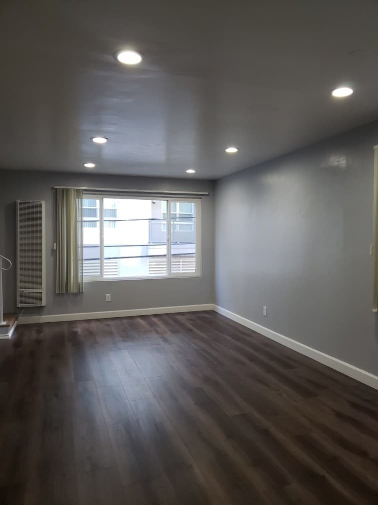 Los Angeles Apartment: 5836 Harold Way