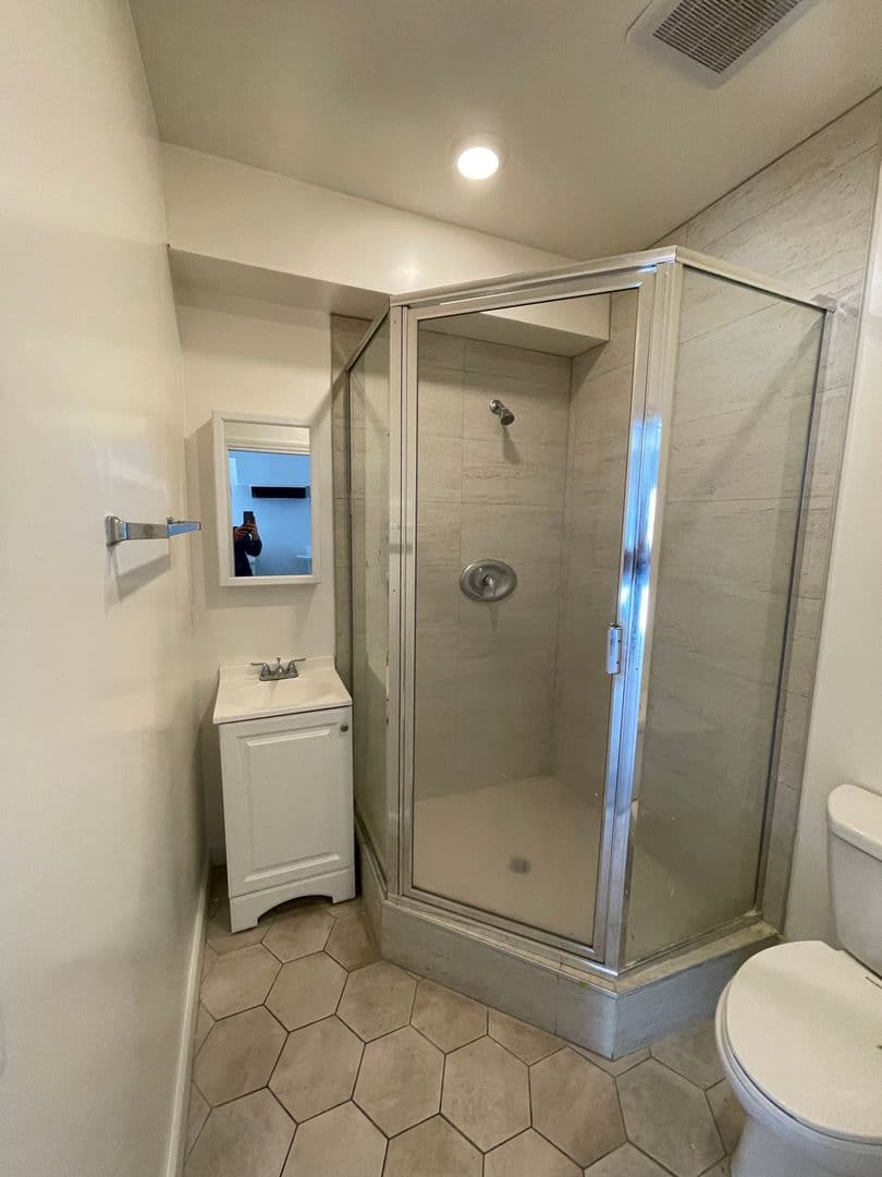 Los Angeles Apartment: 1265 N. St. Andrews Place