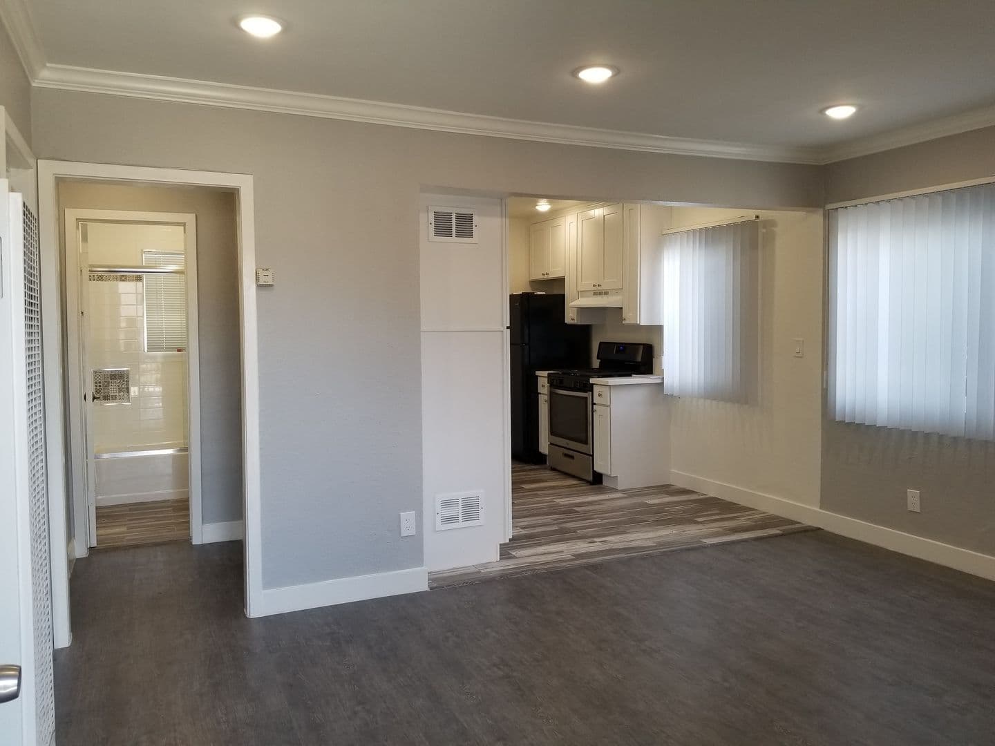 Los Angeles Apartment: 3451 Florence Ave.