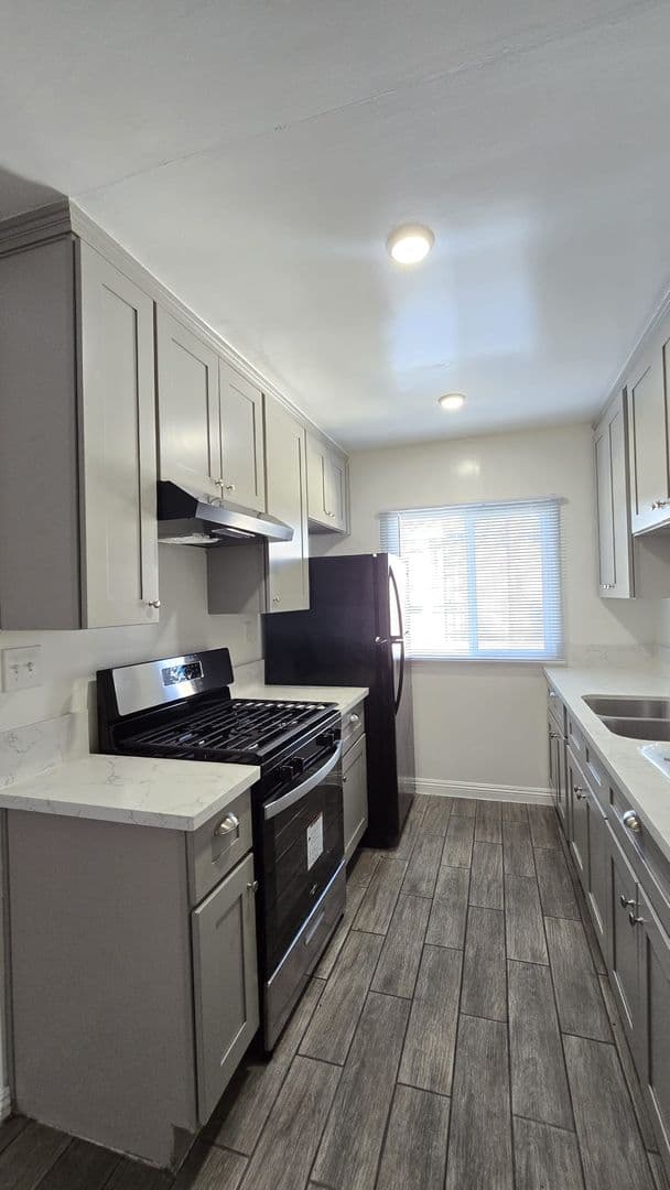 North Hollywood Apartment: 11416 Miranda St.