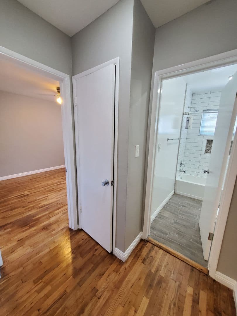 North Hollywood Apartment: 11416 Miranda St.
