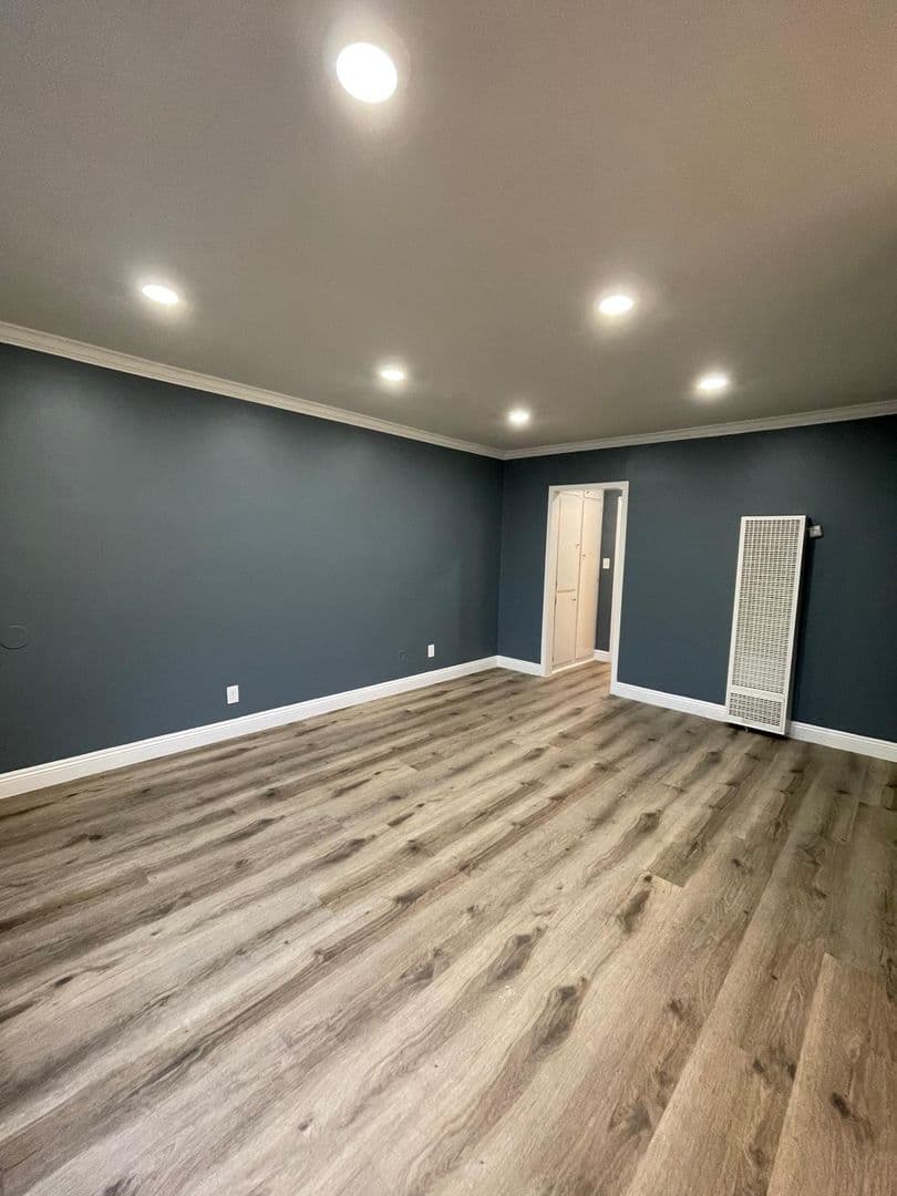 Los Angeles Apartment: 845 N. Harvard Blvd.