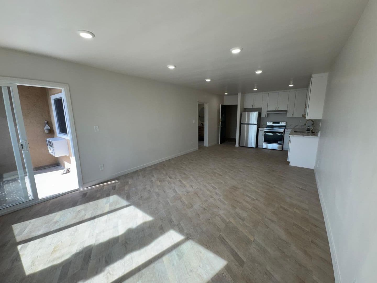 Los angeles Apartment: 927 S. Westmoreland Ave.