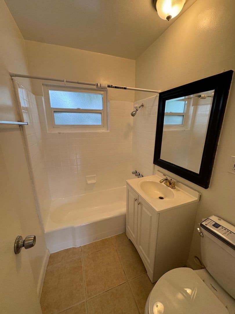 Los Angeles Apartment: 3025 Perlita Ave.