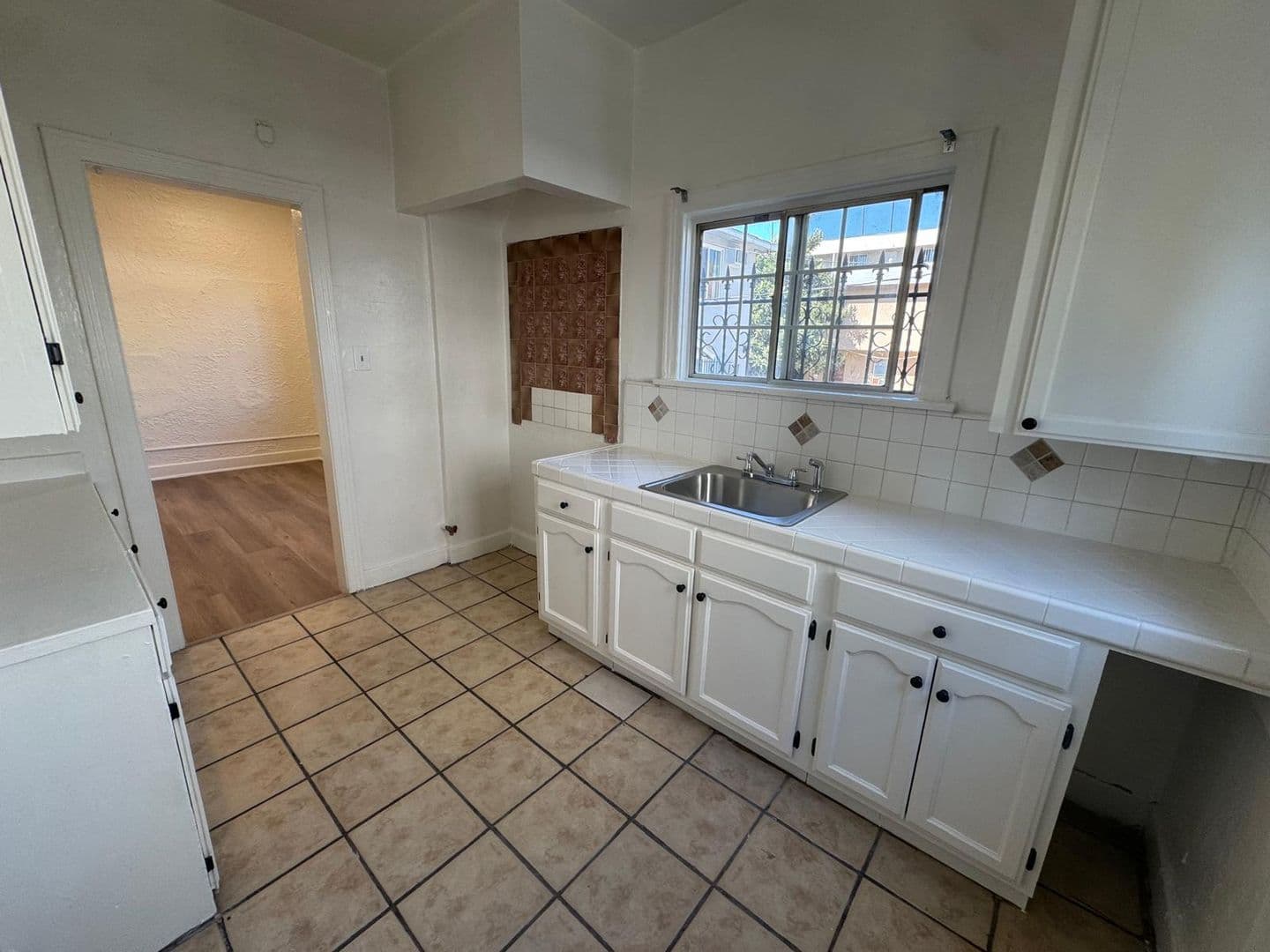 Los Angeles Apartment: 542 N. Alexandria