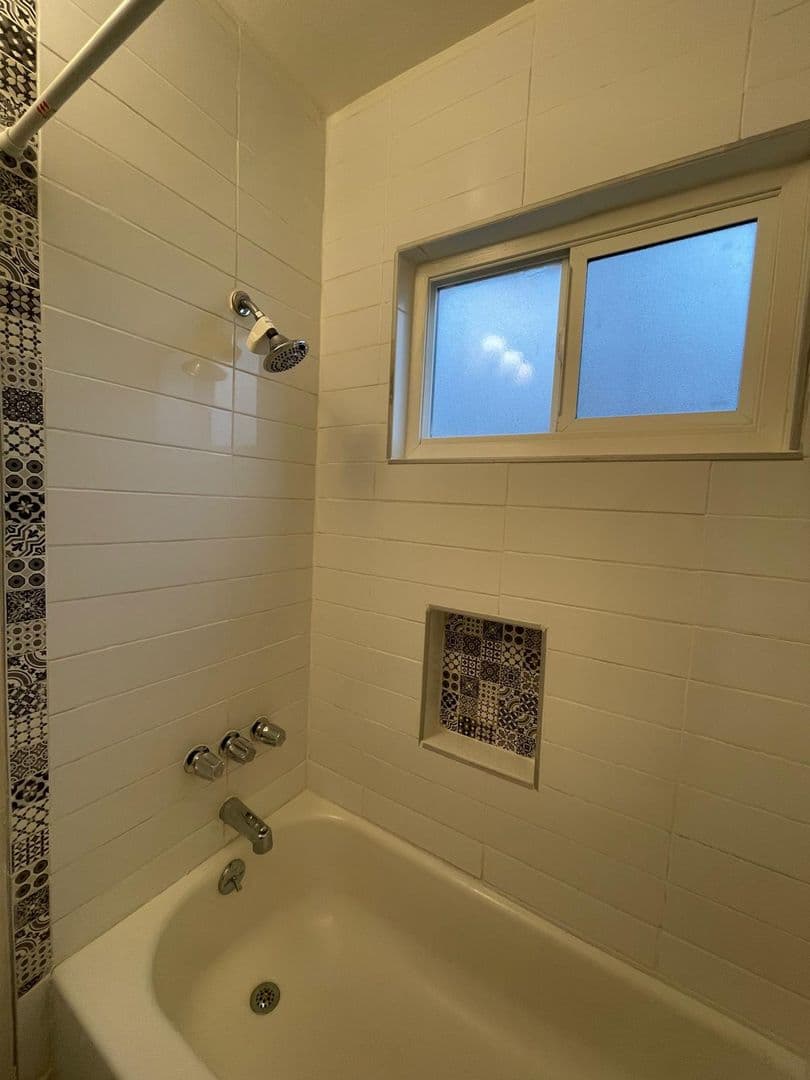 Los Angeles Apartment: 845 N. Harvard Blvd.