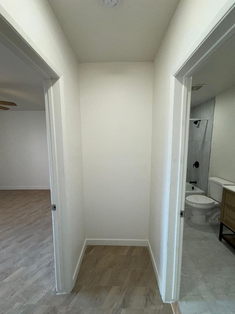 Los angeles Apartment: 927 S. Westmoreland Ave.