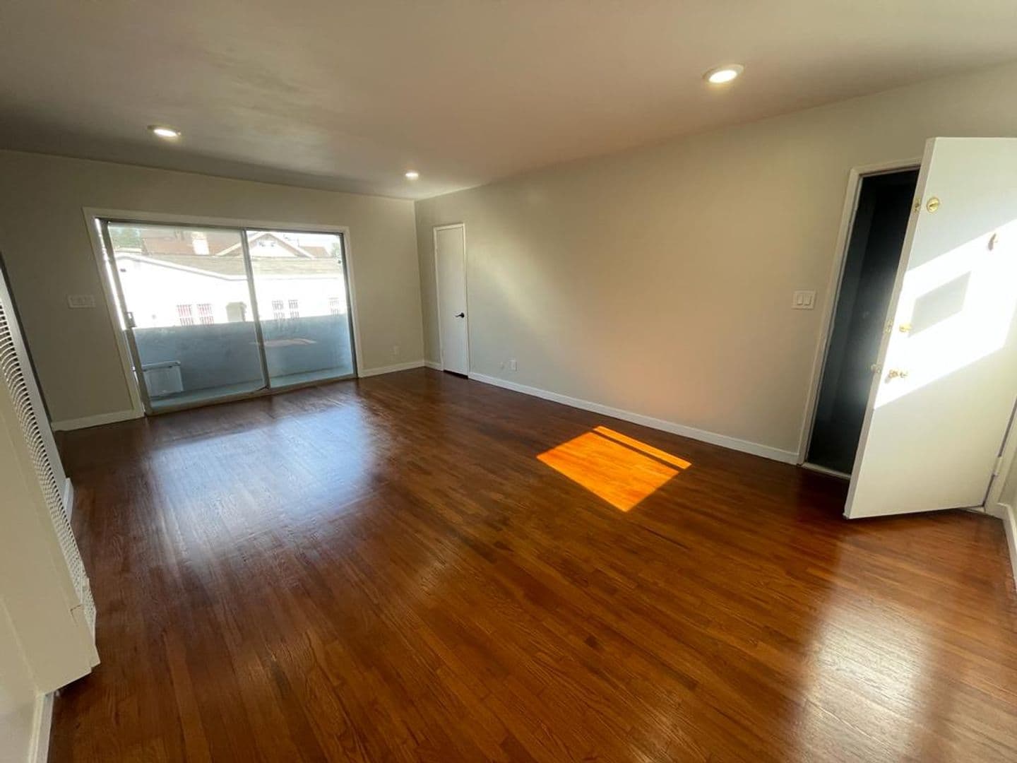 Los Angeles Apartment: 1596 W. 24th St.