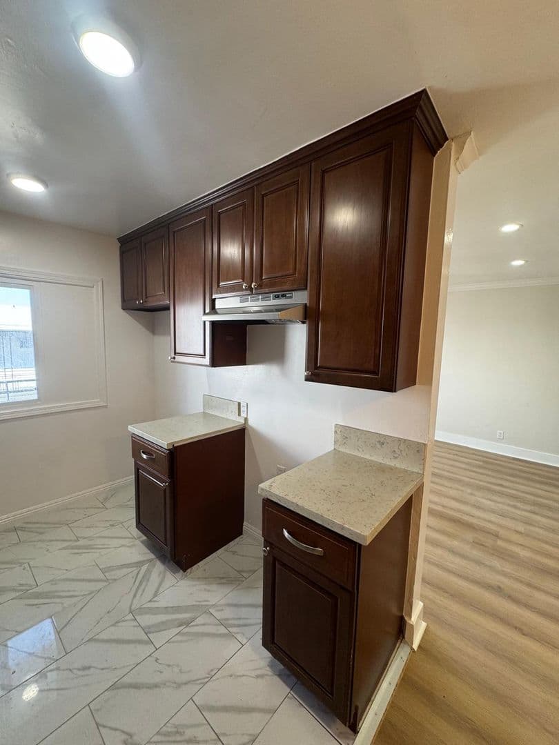 Los Angeles Apartment: 401-407  Union Dr.