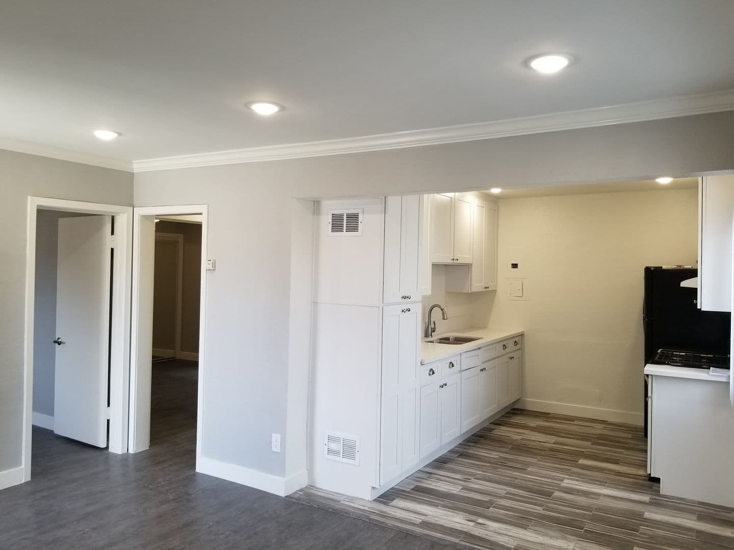 Los Angeles Apartment: 3451 Florence Ave.