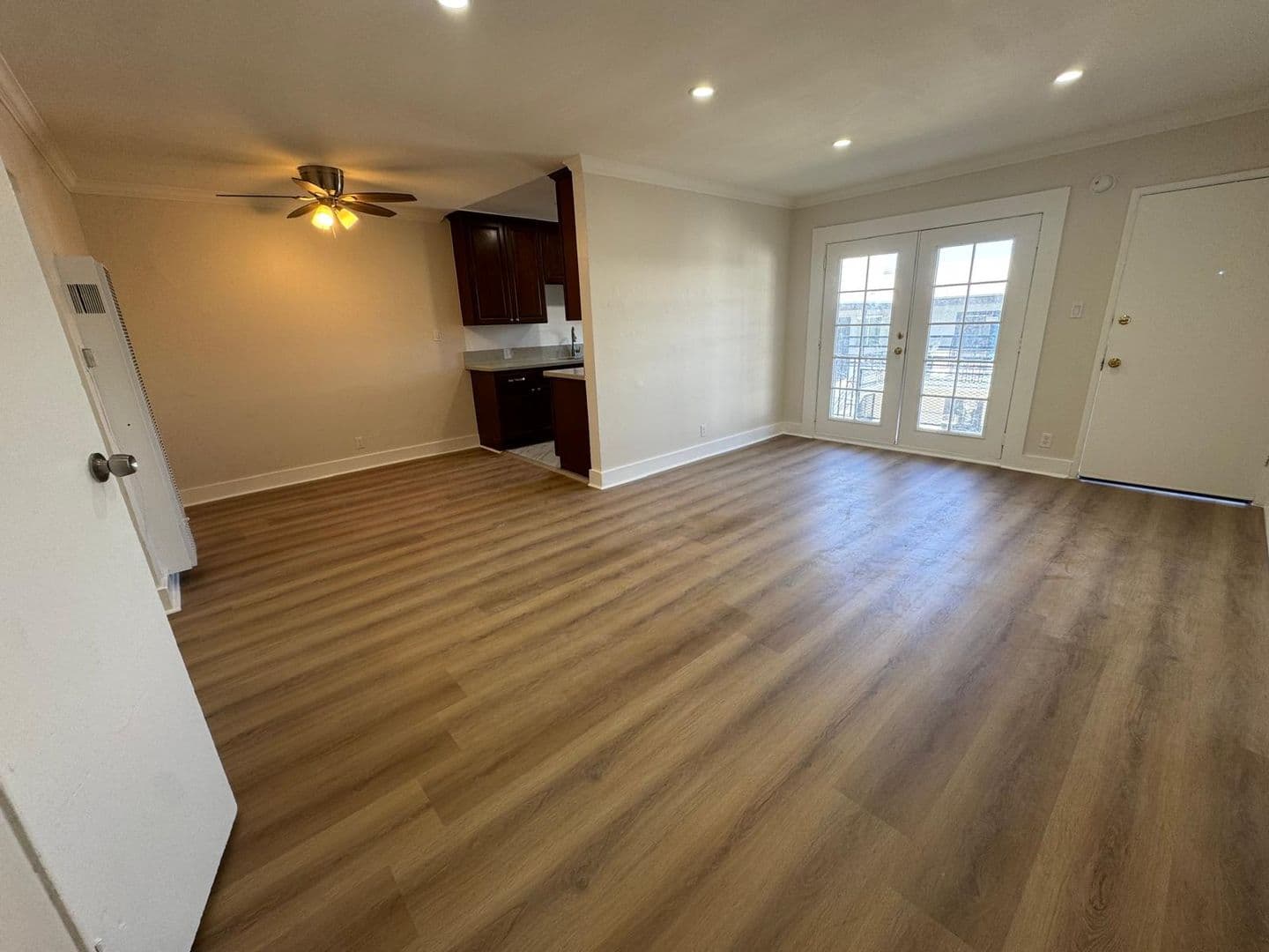 Los Angeles Apartment: 401-407  Union Dr.