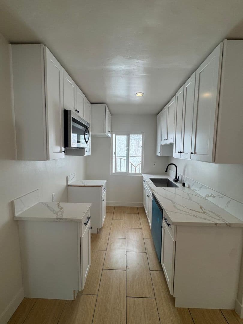Los Angeles Apartment: 6701 Fountain Ave.