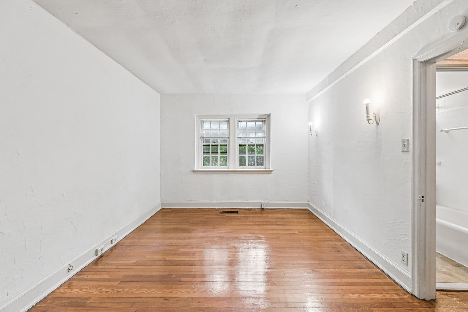 Ardmore Condo: 126 Argyle Rd