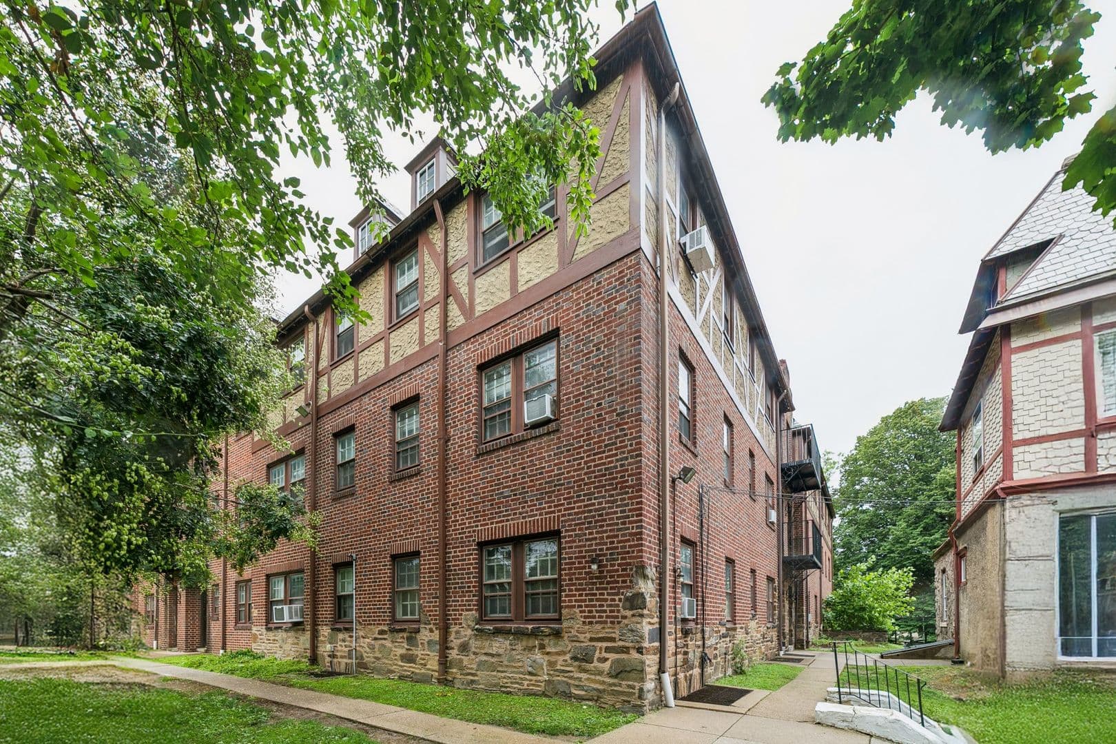 Ardmore Condo: 126 Argyle Rd