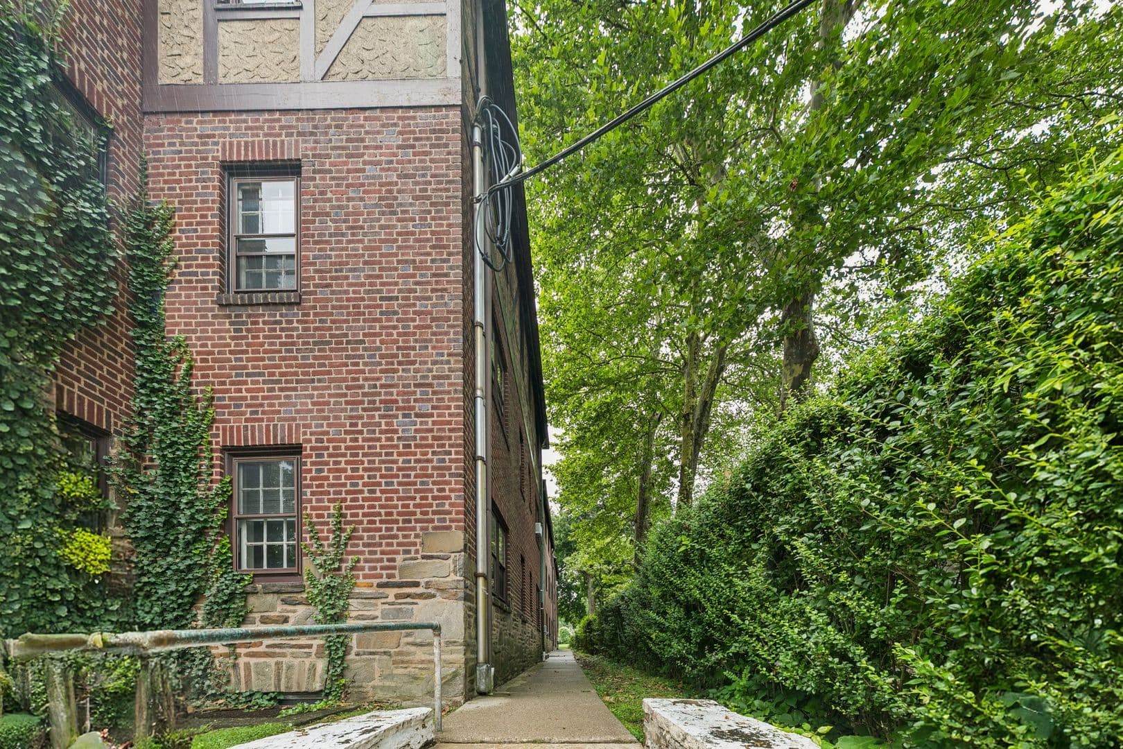 Ardmore Condo: 126 Argyle Rd