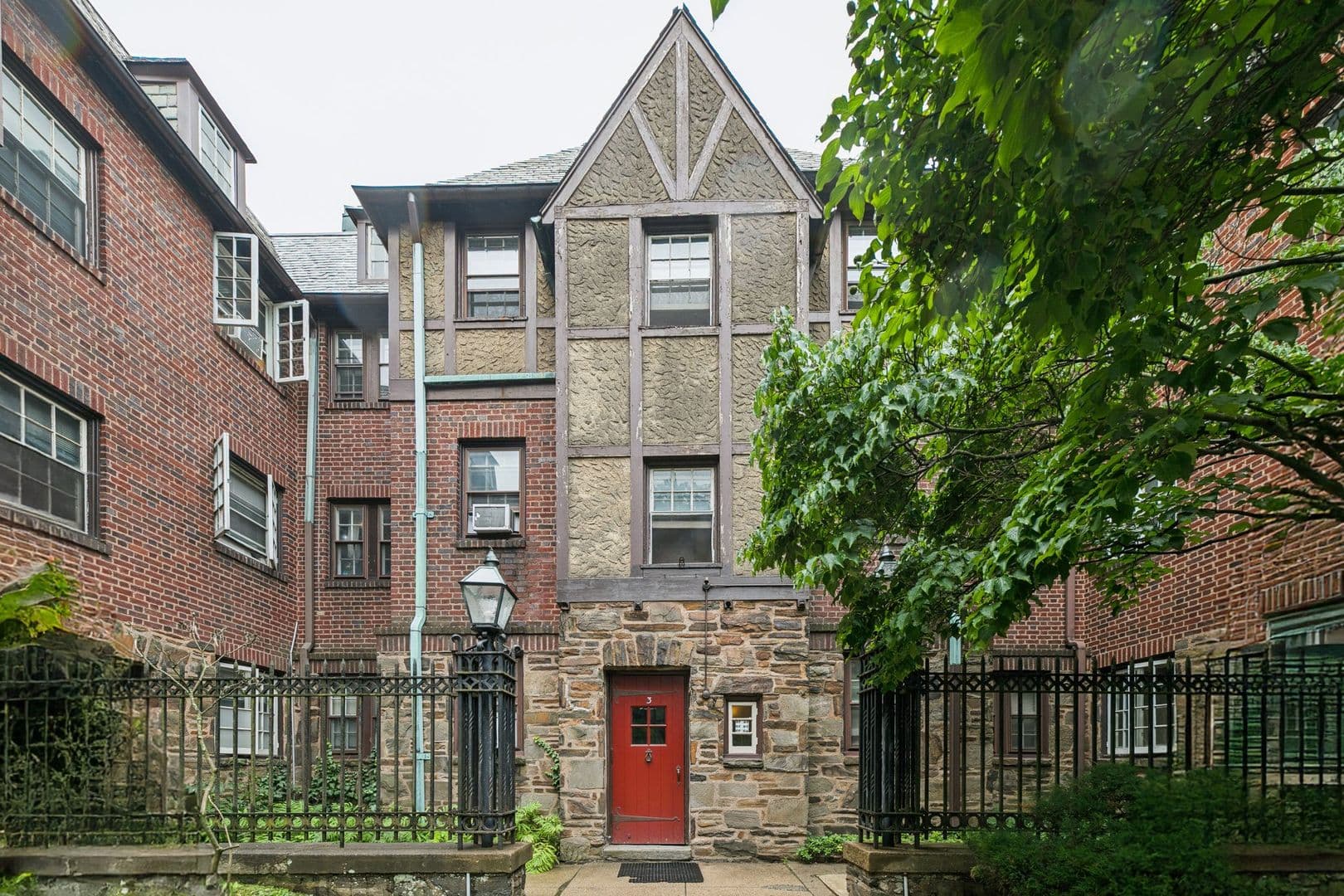 Ardmore Condo: 126 Argyle Rd