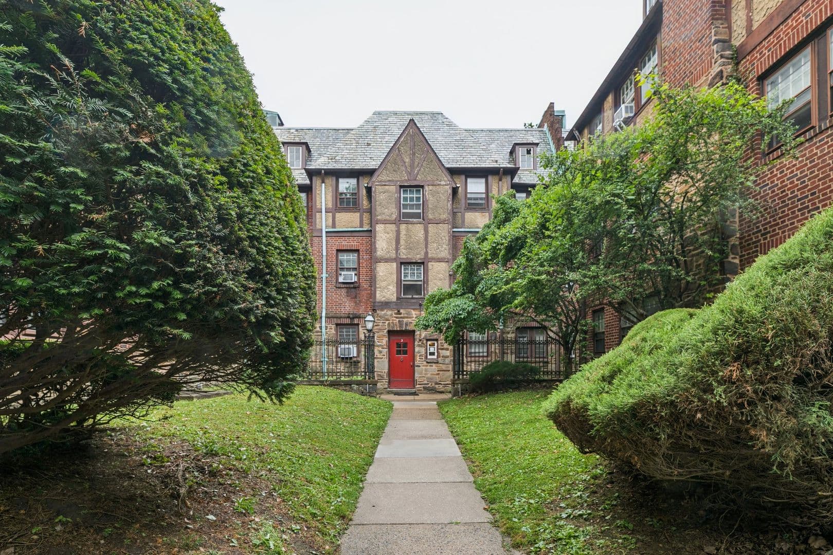 Ardmore Condo: 126 Argyle Rd