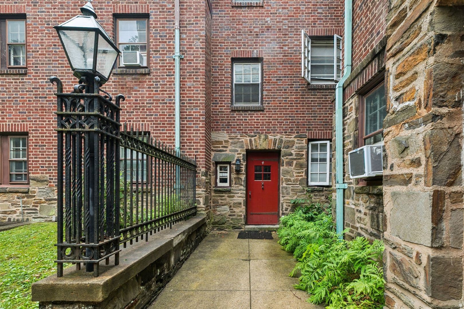 Ardmore Condo: 126 Argyle Rd