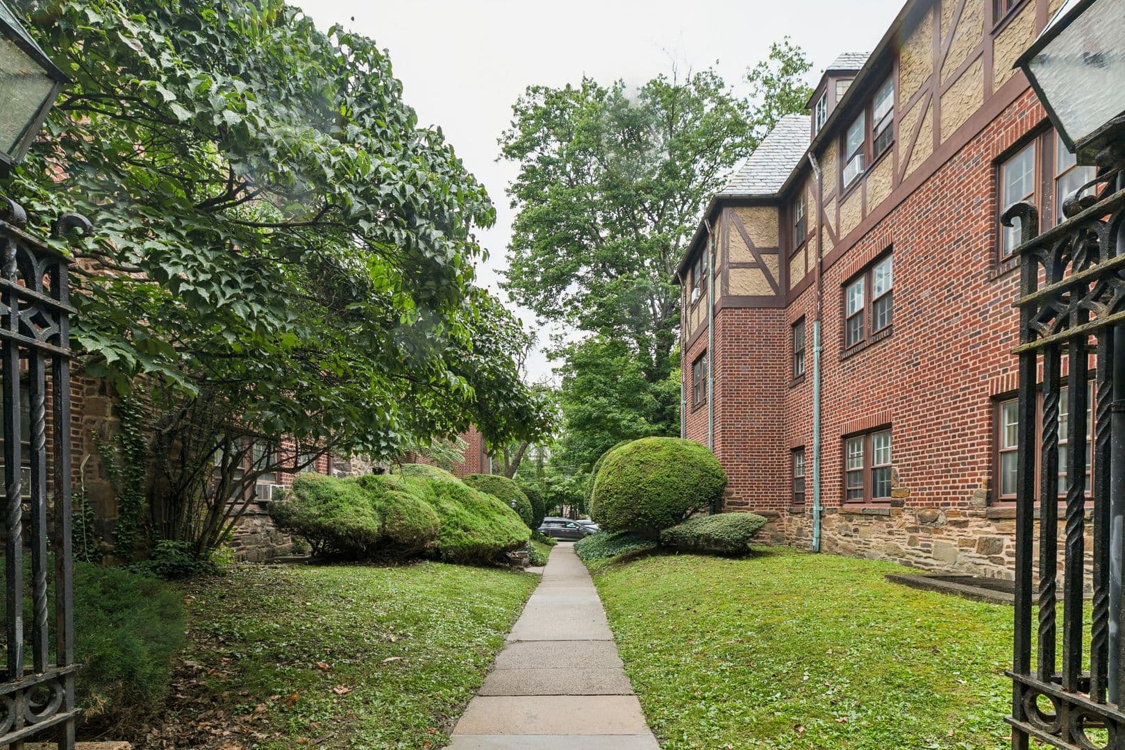 Ardmore Condo: 126 Argyle Rd