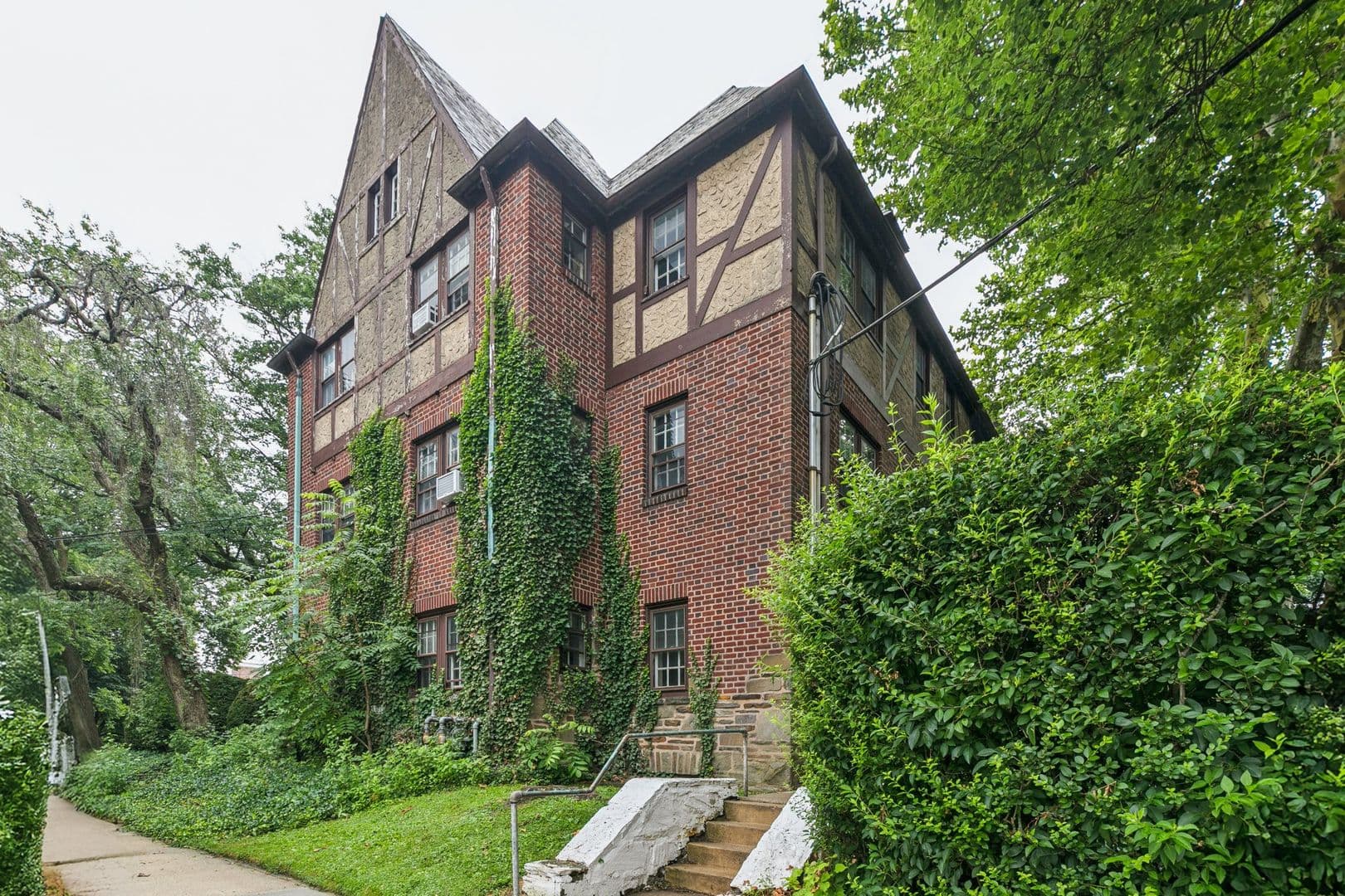 Ardmore Condo: 126 Argyle Rd