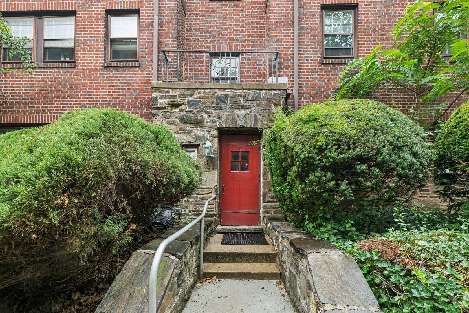Ardmore Condo: 126 Argyle Rd