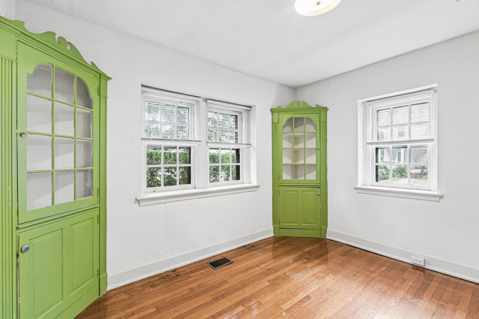 Ardmore Condo: 126 Argyle Rd