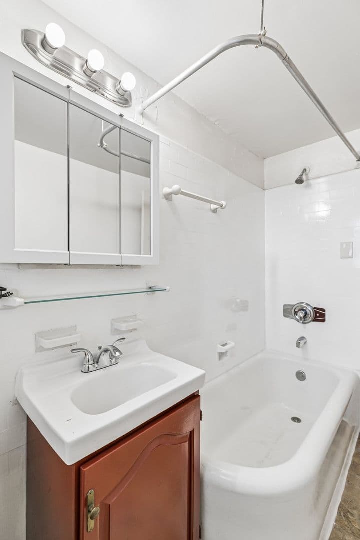Ardmore Condo: 126 Argyle Rd