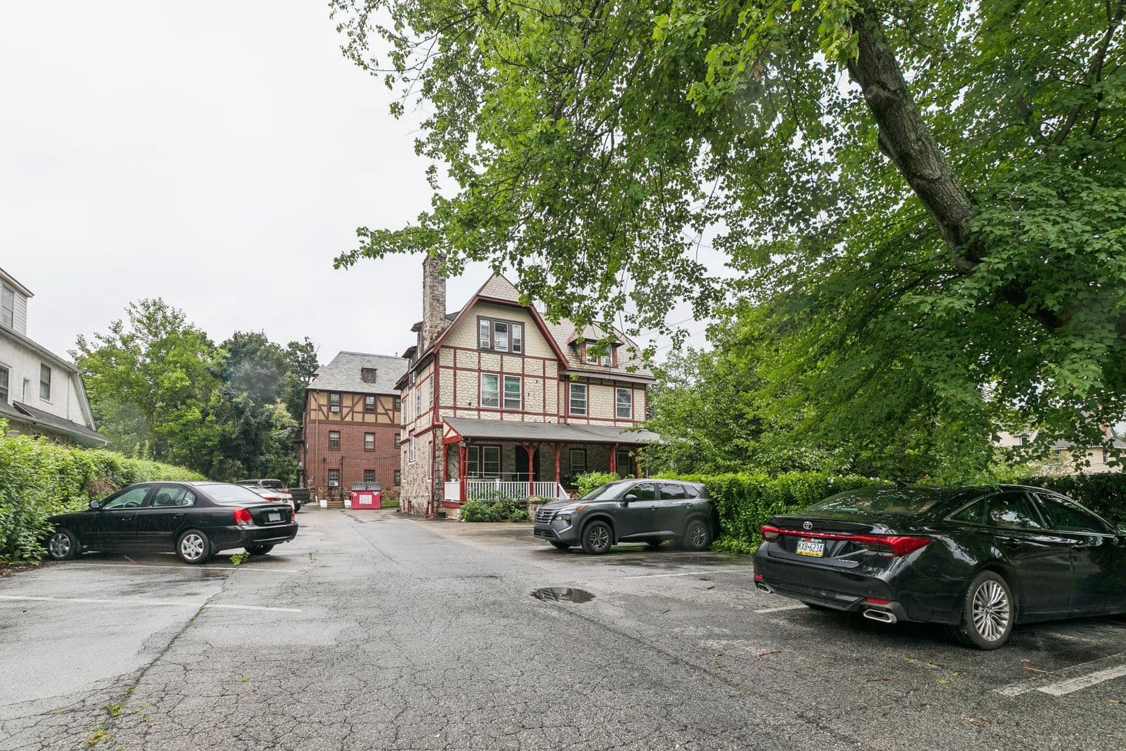 Ardmore Condo: 126 Argyle Rd