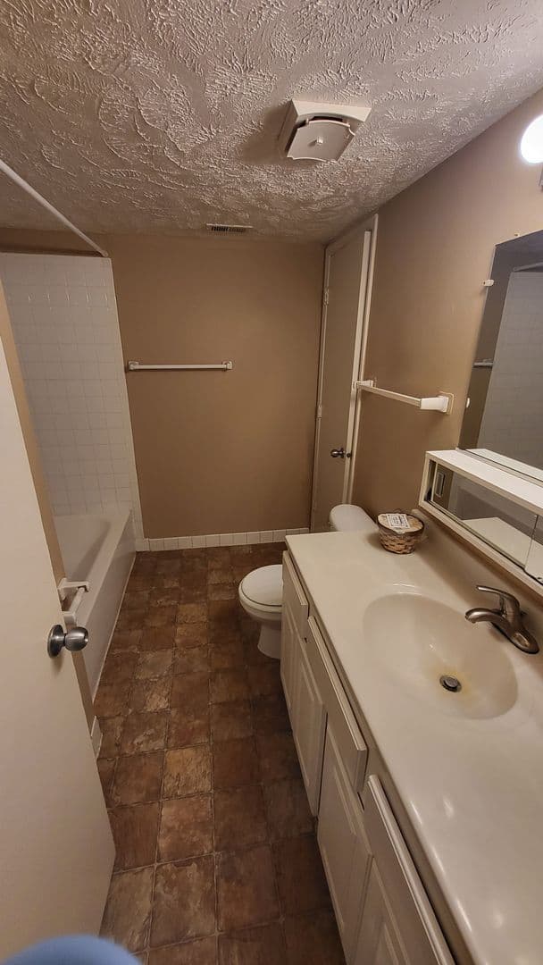 La Vista Apartment: 8500 Granville Parkway