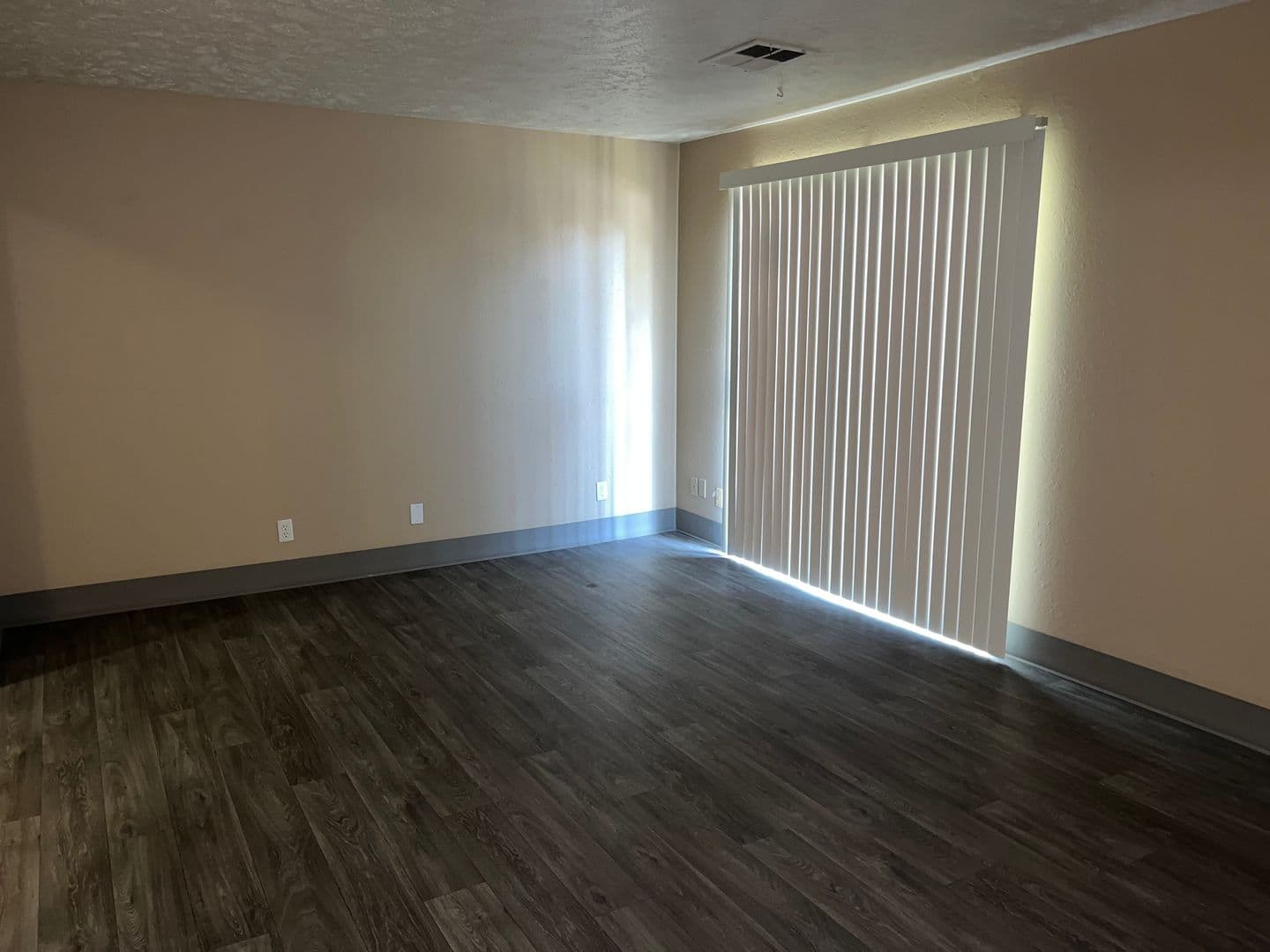 La Vista Apartment: 8500 Granville Parkway