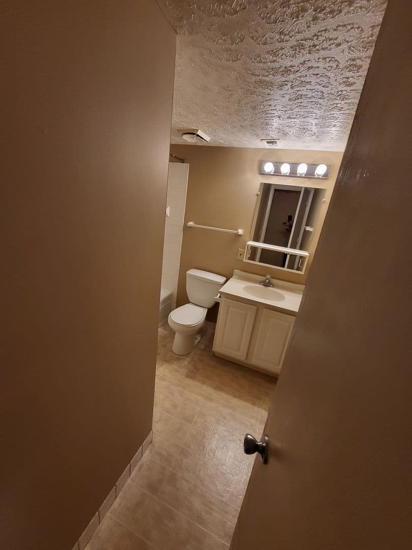 La Vista Apartment: 8500 Granville Parkway
