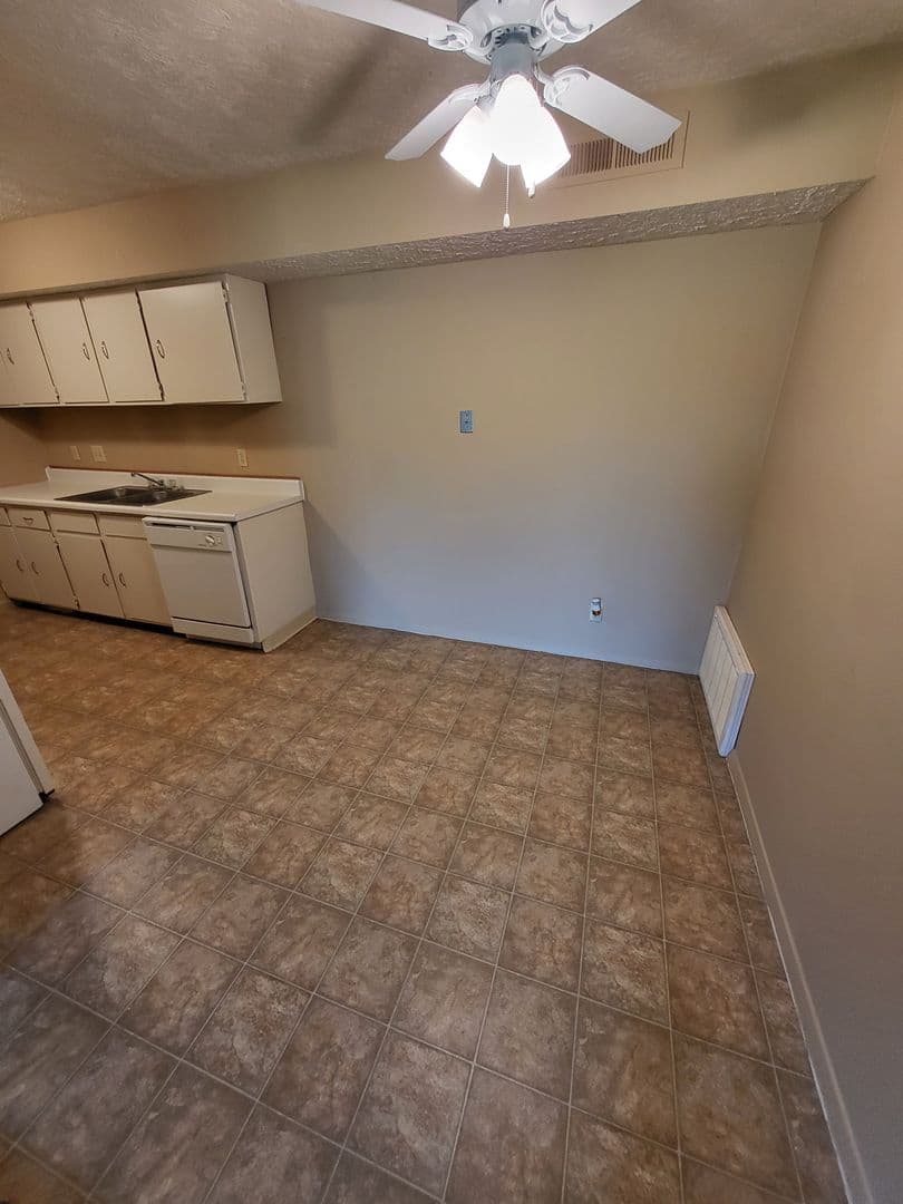 La Vista Apartment: 8500 Granville Parkway