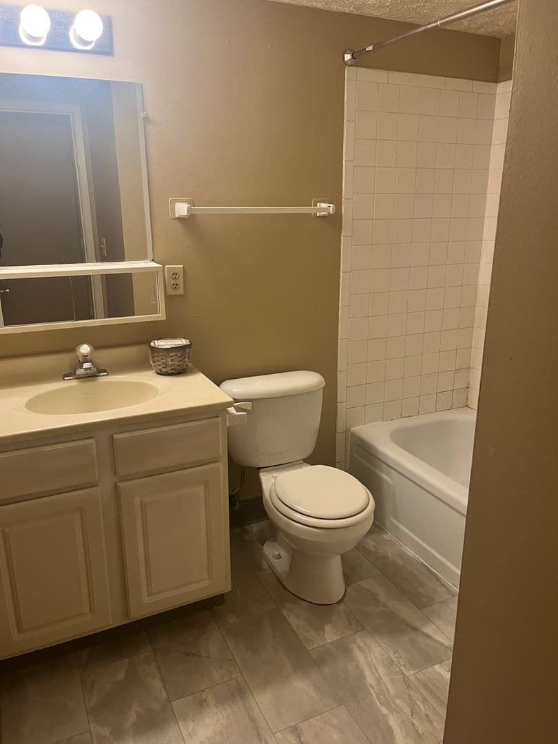 La Vista Apartment: 8500 Granville Parkway