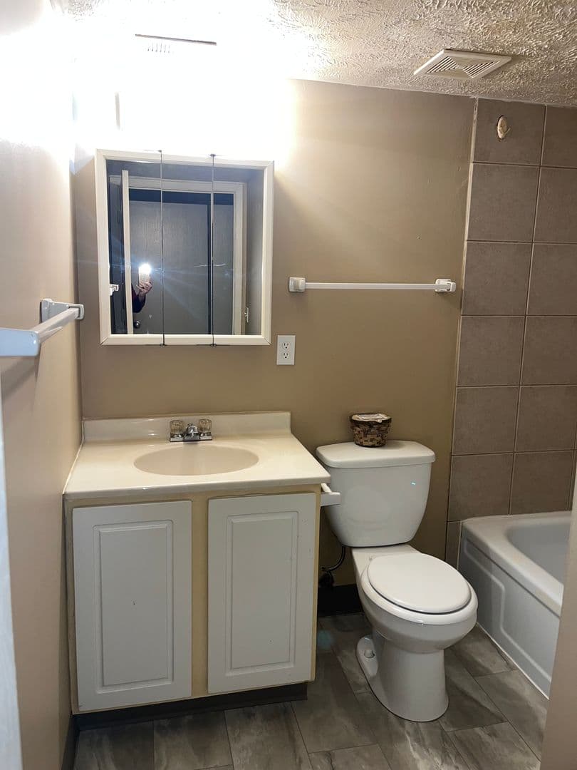La Vista Apartment: 8500 Granville Parkway