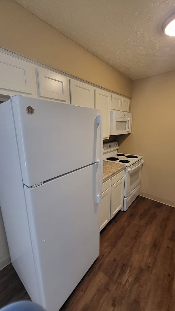 La Vista Apartment: 8500 Granville Parkway