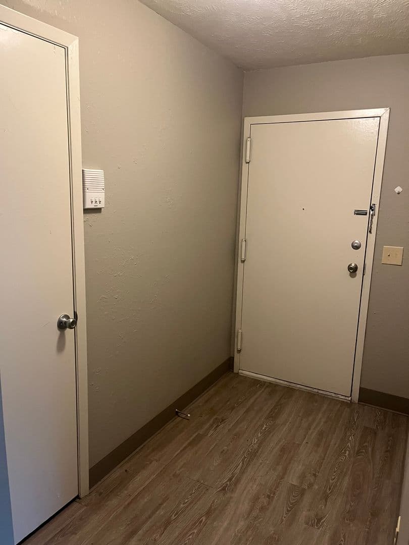 La Vista Apartment: 8500 Granville Parkway