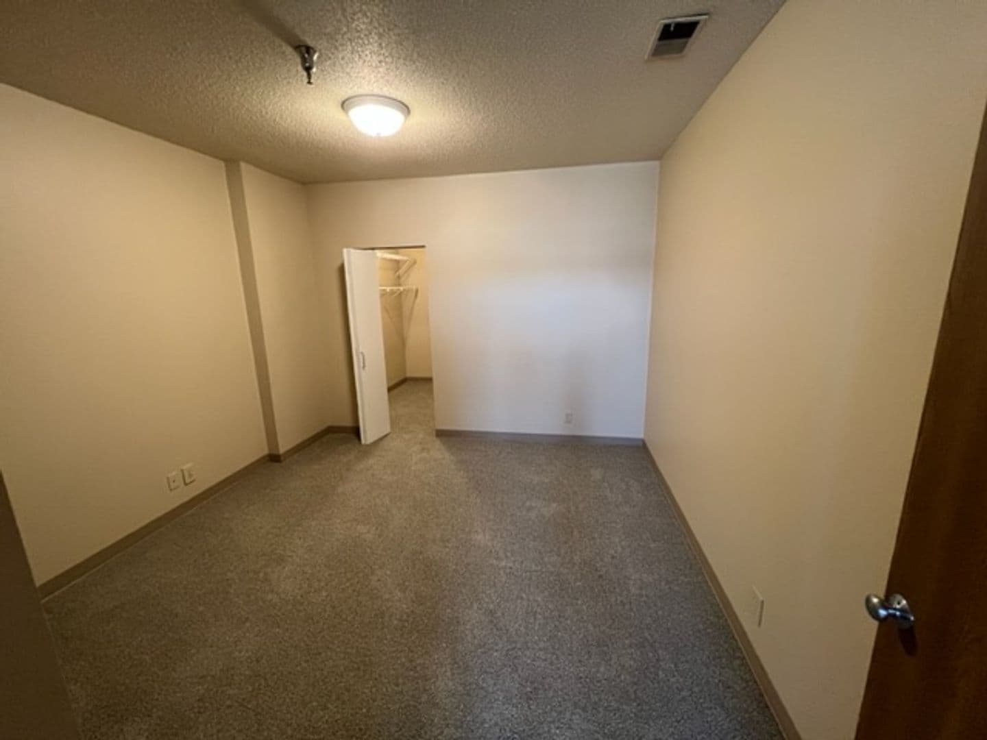 Omaha Apartment: 601 S 16th St
