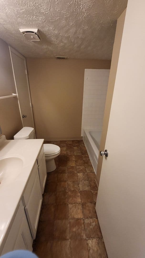 La Vista Apartment: 8500 Granville Parkway