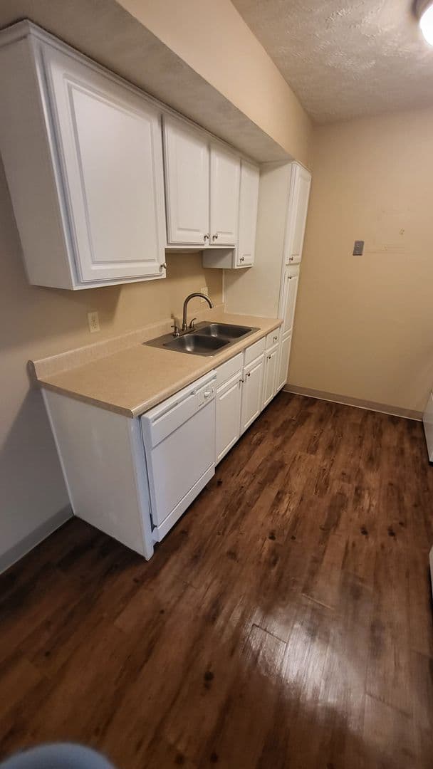 La Vista Apartment: 8500 Granville Parkway