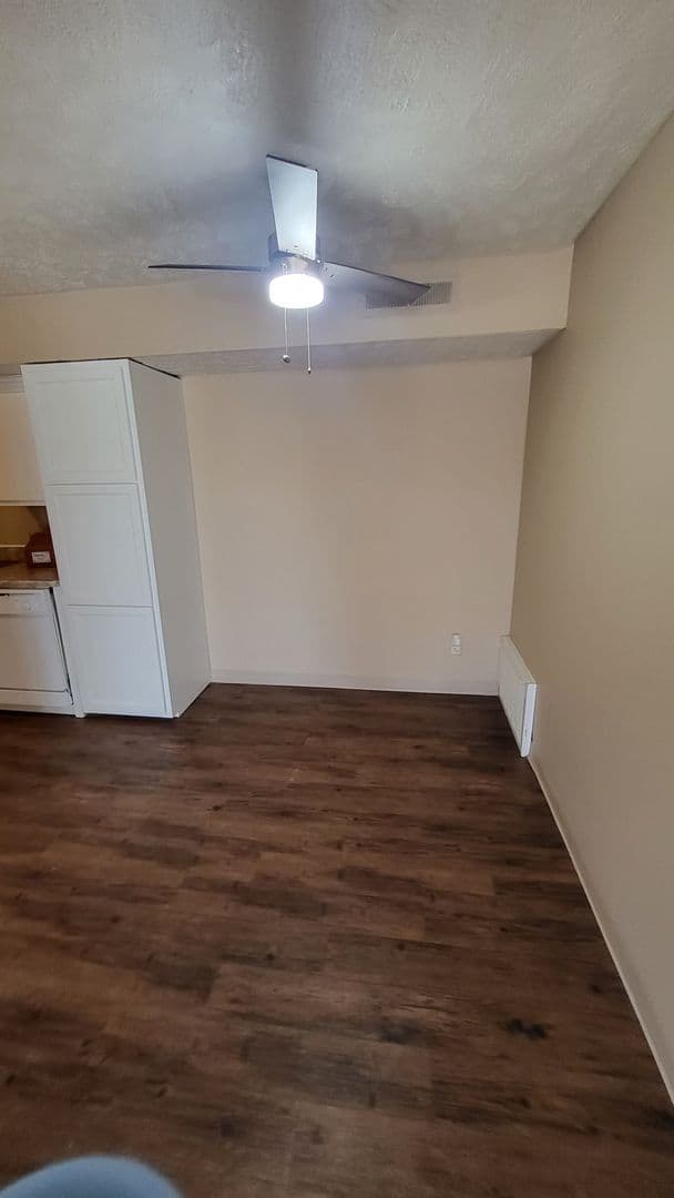 La Vista Apartment: 8500 Granville Parkway