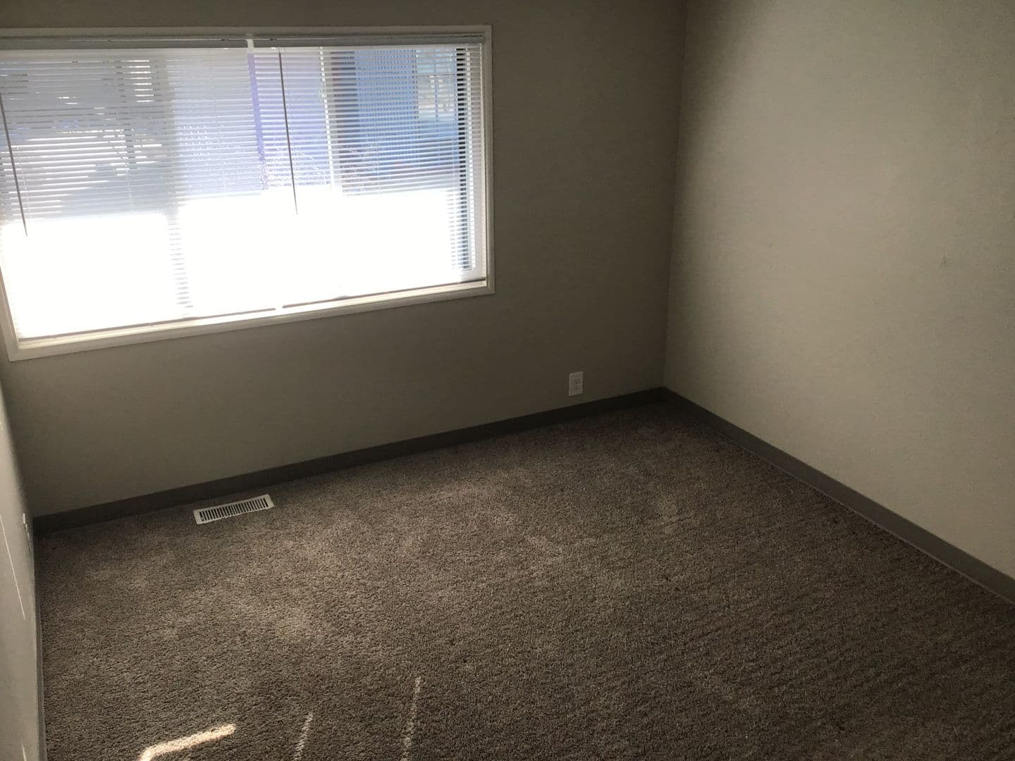 Omaha Apartment: 2563 Irving Court