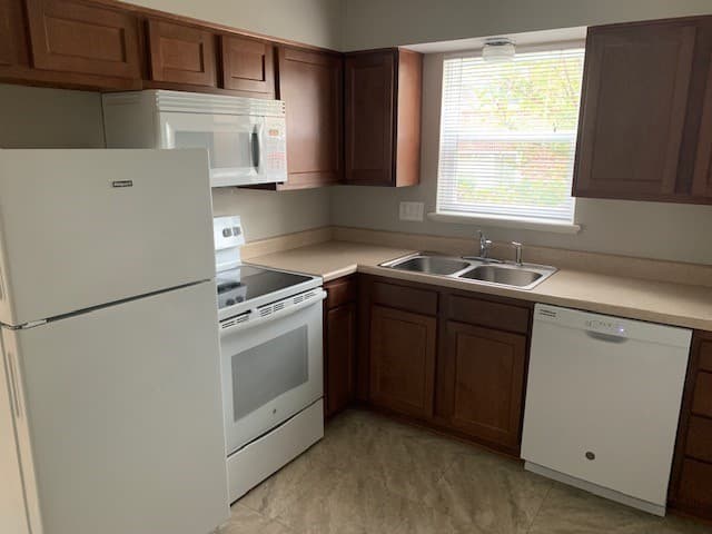 Omaha Apartment: 508 S 35th Avenue