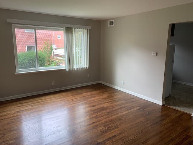 Omaha Apartment: 508 S 35th Avenue