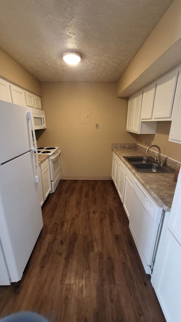 La Vista Apartment: 8500 Granville Parkway