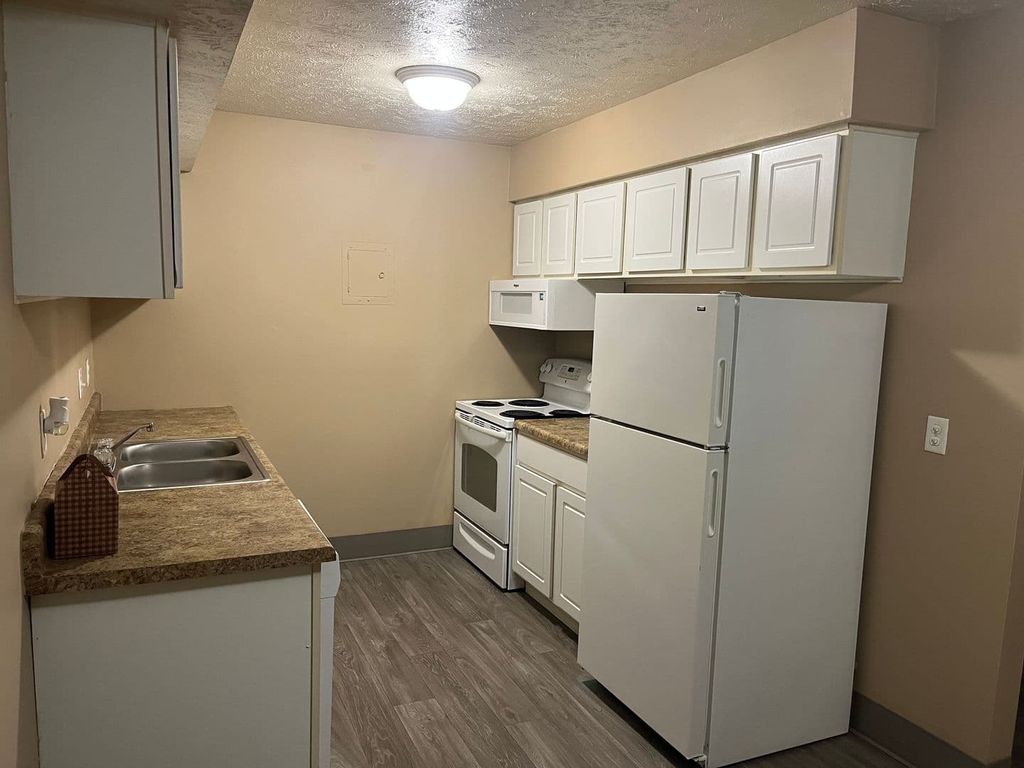 La Vista Apartment: 8500 Granville Parkway